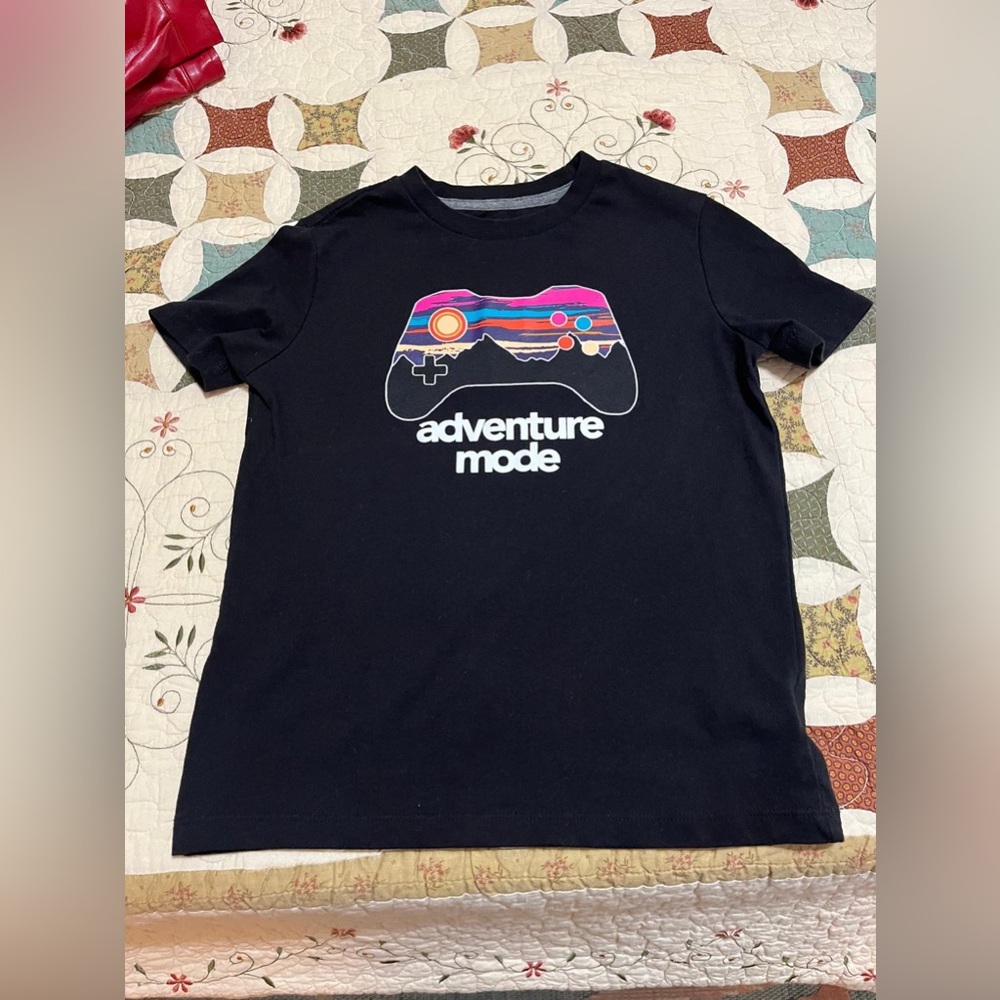 (2) Black cotton adventure mode t-shirt size M(8)